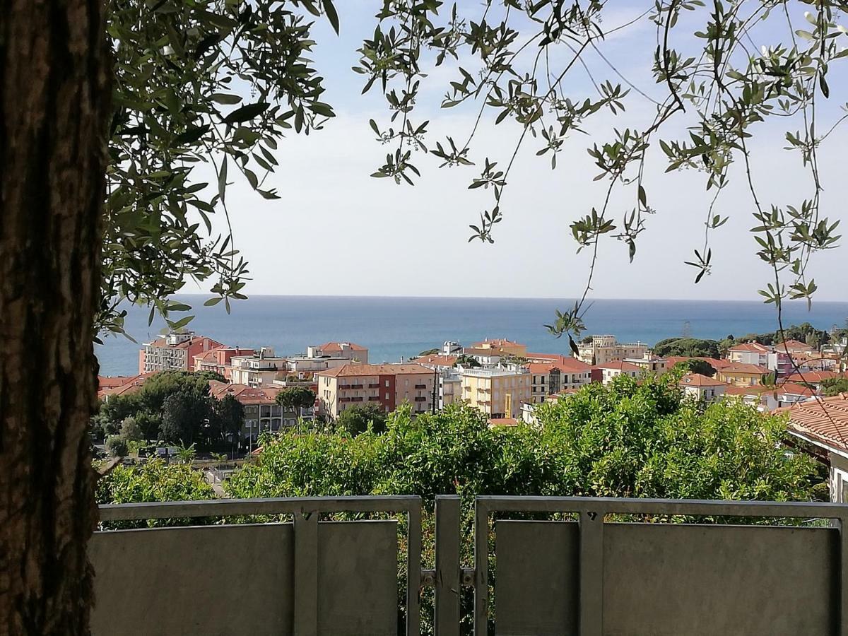 Sugli Allori Diano Marina Bagian luar foto